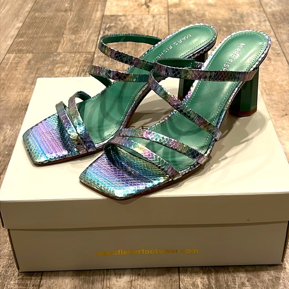 New Marc Fisher Iridescent Strappy Sandals 7.5 - Picture 6 of 8